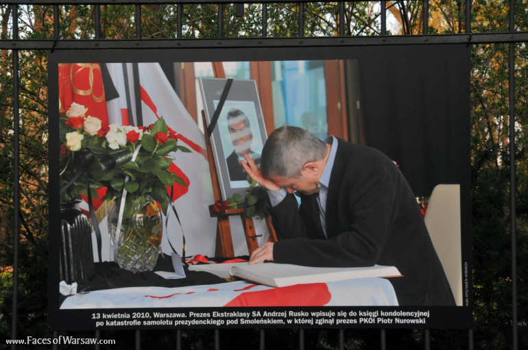 Faces of Warsaw - "Poland in Mourning" Photo Exhibition - Łazienki fencing