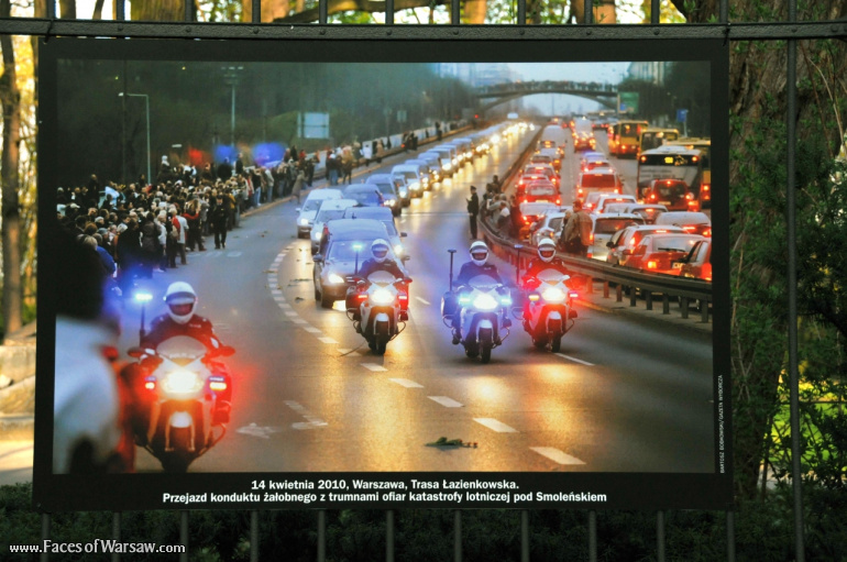 Faces of Warsaw - "Poland in Mourning" Photo Exhibition - Łazienki fencing