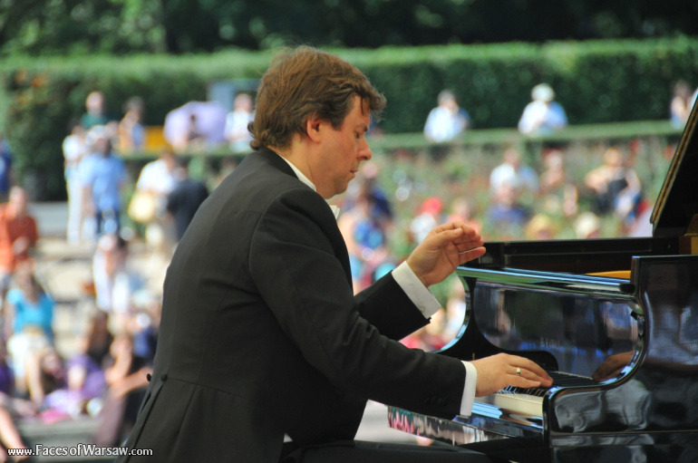 Faces of Warsaw - Sunday Piano Concerts in Łazienki
