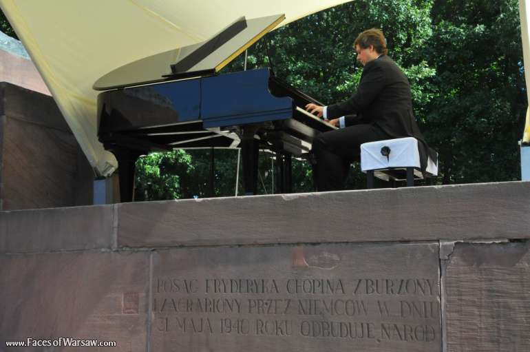 Faces of Warsaw - Sunday Piano Concerts in Łazienki