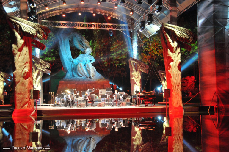 Faces of Warsaw - Michael Nyman and Motion Trio in Royal Łazienki