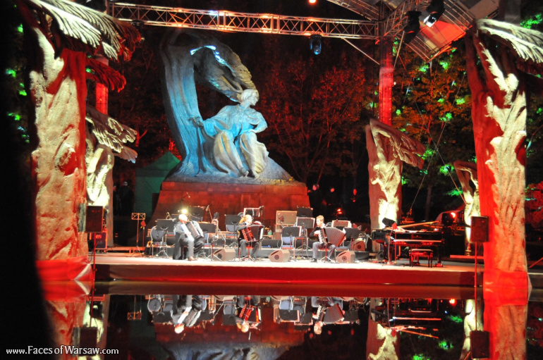 Faces of Warsaw - Michael Nyman and Motion Trio in Royal Łazienki