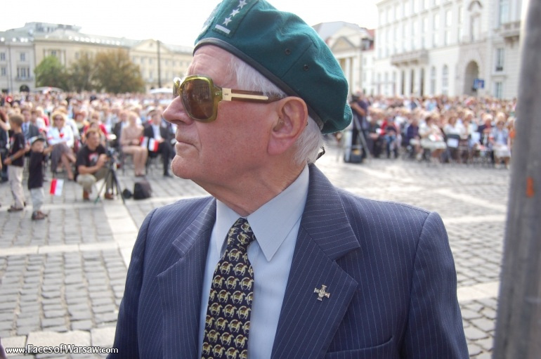 Faces of Warsaw - Singing together 1944 Warsaw Rising songs
