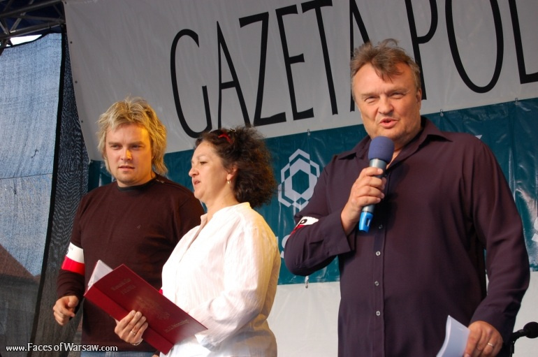 Faces of Warsaw - Singing together 1944 Warsaw Rising songs