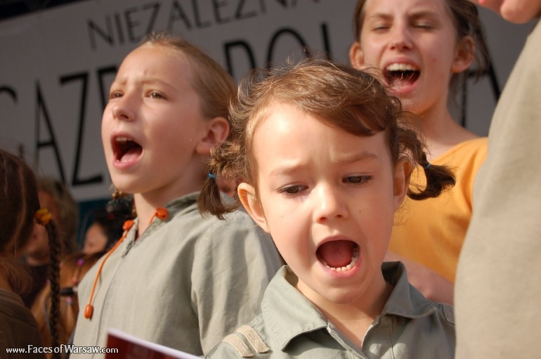 Faces of Warsaw - Singing together 1944 Warsaw Rising songs