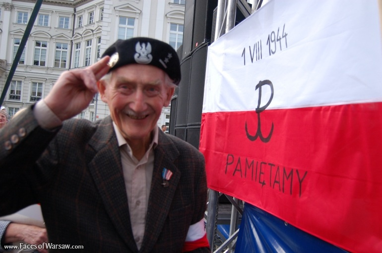 Faces of Warsaw - Singing together 1944 Warsaw Rising songs