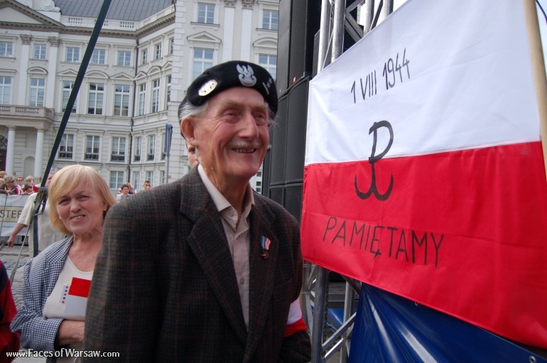 Faces of Warsaw - Singing together 1944 Warsaw Rising songs
