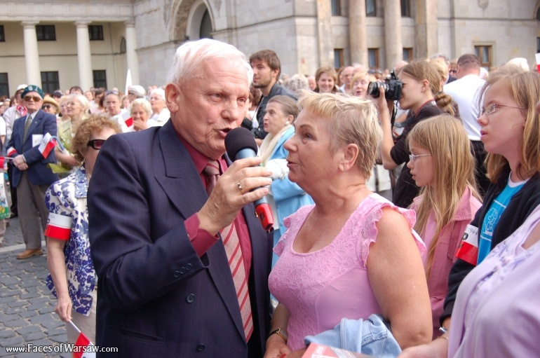 Faces of Warsaw - Singing together 1944 Warsaw Rising songs