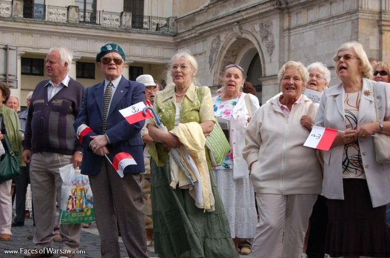 Faces of Warsaw - Singing together 1944 Warsaw Rising songs