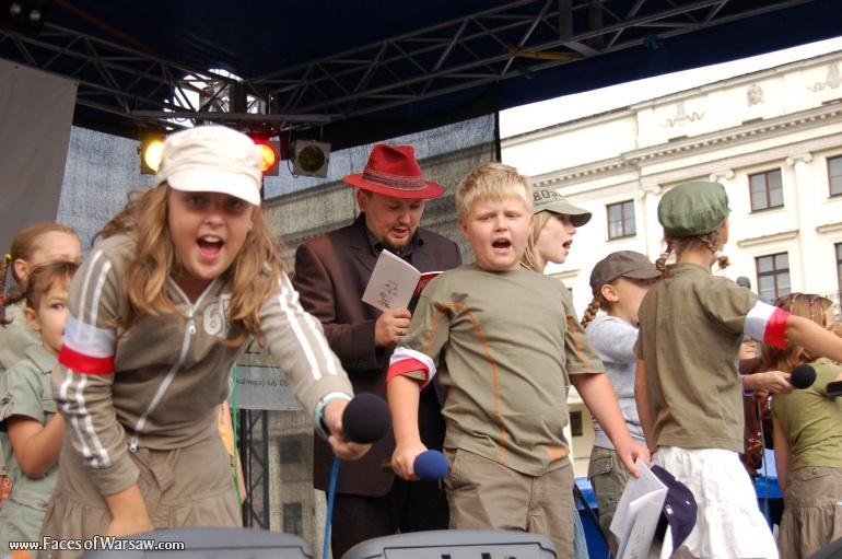 Faces of Warsaw - Singing together 1944 Warsaw Rising songs