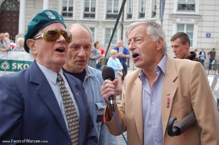 Faces of Warsaw - Singing together 1944 Warsaw Rising songs