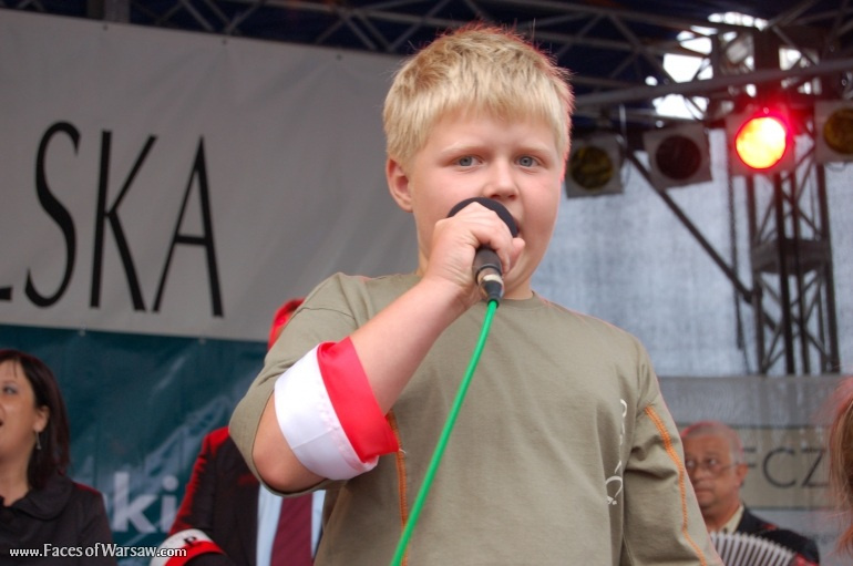 Faces of Warsaw - Singing together 1944 Warsaw Rising songs