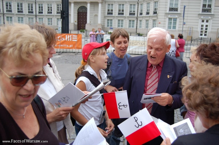 Faces of Warsaw - Singing together 1944 Warsaw Rising songs