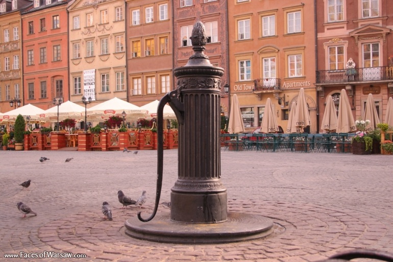 Faces of Warsaw - Market - Place: early morning - the water well