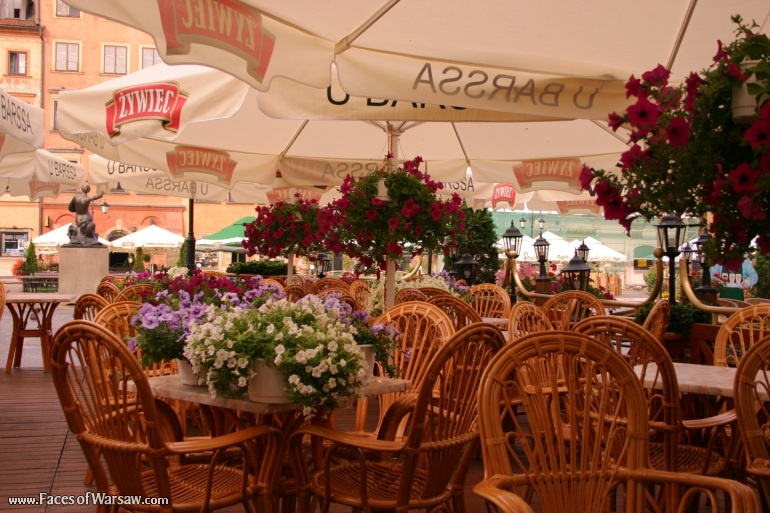 Faces of Warsaw - Market - Place restaurant early morning