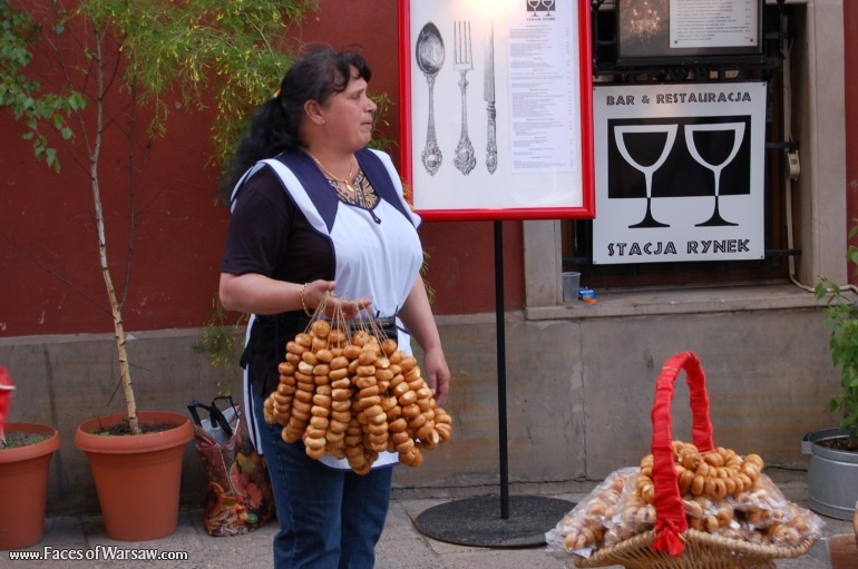 Faces of Warsaw - Market - Place: one can buy some fresh bagels