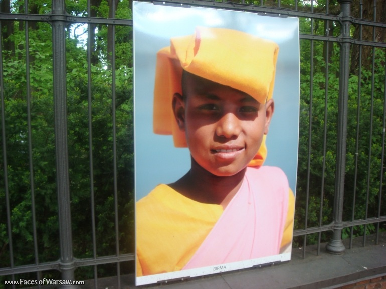 Faces of Warsaw - "Smile of the World" Photo Exhibition - Łazienki fencing